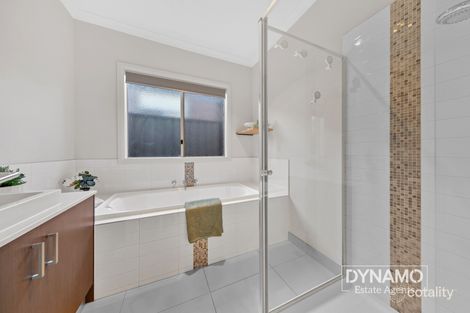 Property photo of 37 Viewside Crescent Craigieburn VIC 3064