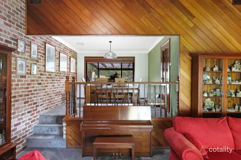 Property photo of 8 Halley Crescent Woonona NSW 2517