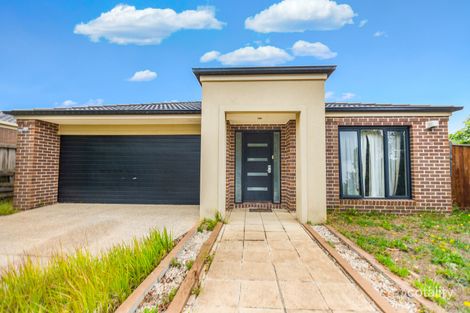 Property photo of 16 Silky Oak Drive Cranbourne VIC 3977