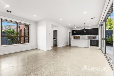 Property photo of 2/15 Tandara Avenue Doncaster VIC 3108