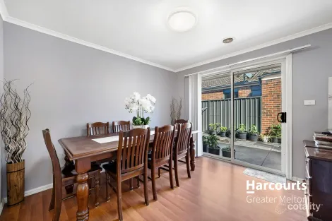 Property photo of 3 Maculata Place Manor Lakes VIC 3024