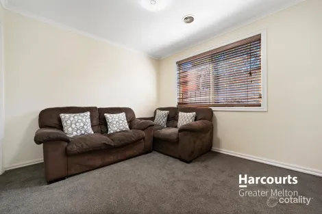 Property photo of 3 Maculata Place Manor Lakes VIC 3024