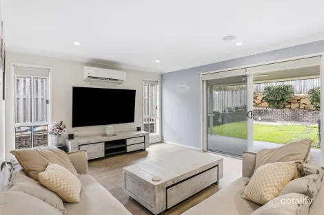 Property photo of 18 Willunga Street Pacific Pines QLD 4211