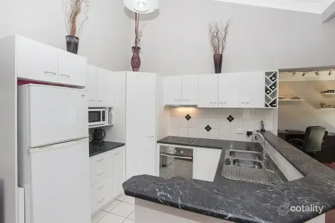 Property photo of 13 Avonbury Court Carrara QLD 4211