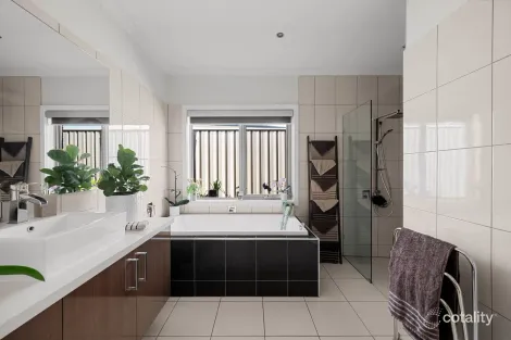 Property photo of 5 Buttercup Rise Harkness VIC 3337