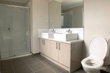 Property photo of 8 Zeta Circuit Cranbourne North VIC 3977