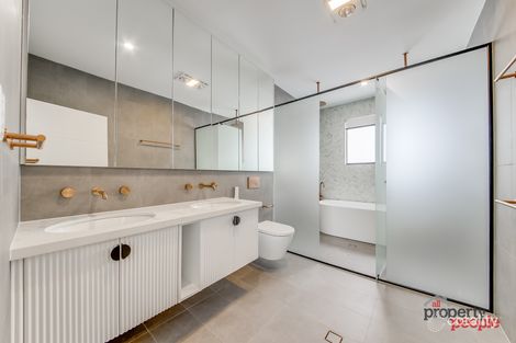 Property photo of 30 Taminga Road Green Valley NSW 2168