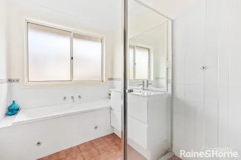 Property photo of 30 Iwan Place Beaumont Hills NSW 2155