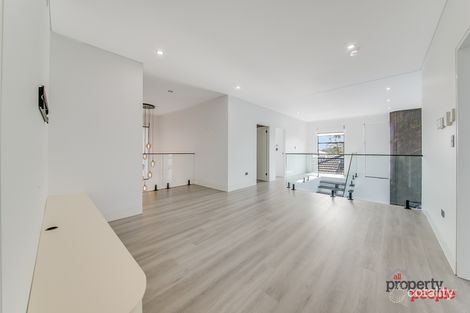 Property photo of 30 Taminga Road Green Valley NSW 2168