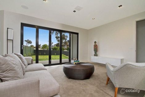 Property photo of 2 The Crest Kennington VIC 3550