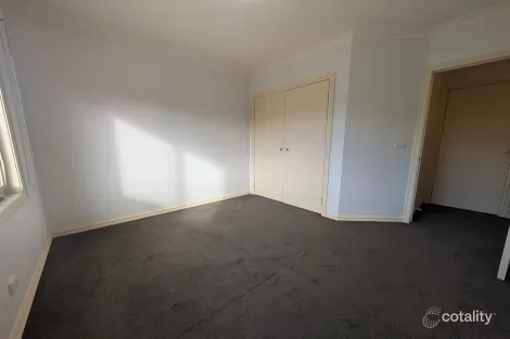 Property photo of 3 Klein Crescent Roxburgh Park VIC 3064
