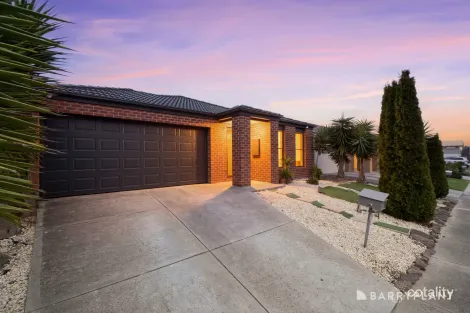 32 Cumberland Dr, Pakenham, VIC 3810