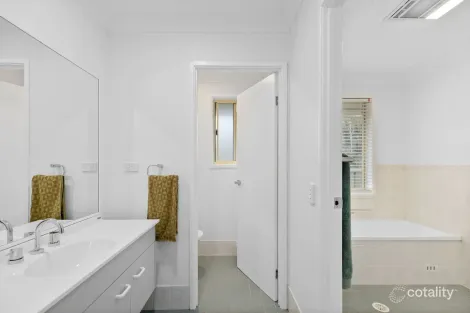 Property photo of 2/14 Ferntree Close Wyoming NSW 2250