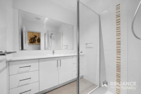 Property photo of 5 Moncrieff Parade Point Cook VIC 3030