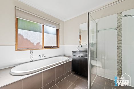 Property photo of 10 Hoop Pine Court Cranbourne North VIC 3977