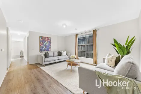 Property photo of 45 Linden Tree Way Cranbourne North VIC 3977