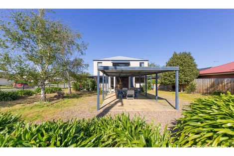 Property photo of 2 Greenaway Court Sale VIC 3850