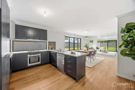 Property photo of 2 Greenhaven Court Mount Clear VIC 3350