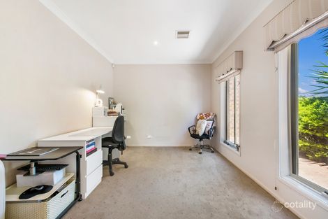 Property photo of 13 Hawthorn Grove Taylors Hill VIC 3037