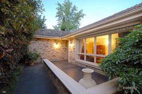 2 Clement Cres, Croydon, VIC 3136