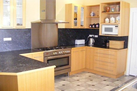 Property photo of 20 Redgum Close Bega NSW 2550