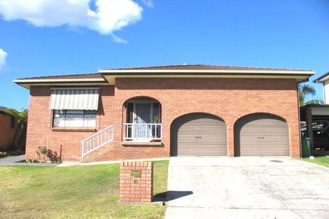 19 Namoi Cl, Bateau Bay, NSW 2261