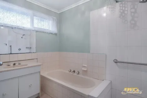 Property photo of 20 Penguin Street Melton VIC 3337