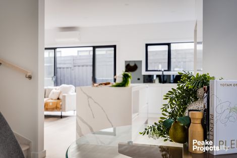 Property photo of 2/6 Queens Court Berwick VIC 3806