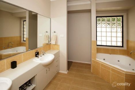 Property photo of 8 Brownlow Drive Bourkelands NSW 2650