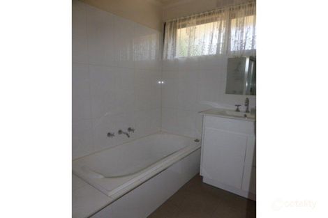 Property photo of 2/5 Erskine Avenue Reservoir VIC 3073