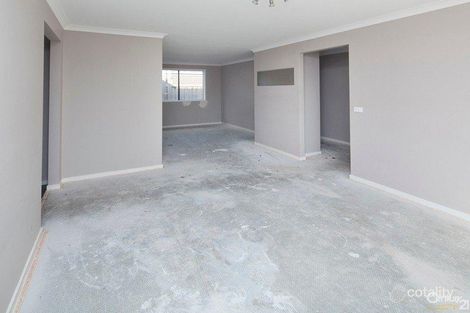 Property photo of 32 Arden Avenue Pakenham VIC 3810