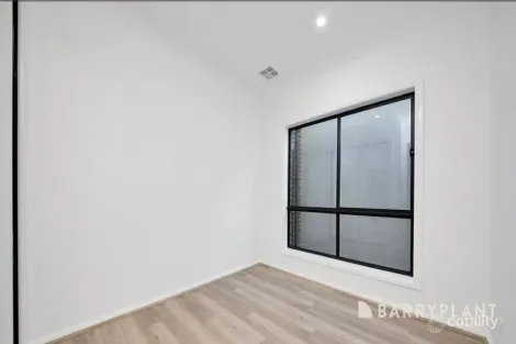 Property photo of 13 Folia Way Donnybrook VIC 3064