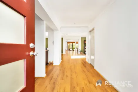 Property photo of 26 Whitlam Green Point Cook VIC 3030