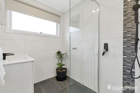 Property photo of 2/28 Medora Avenue Bundoora VIC 3083