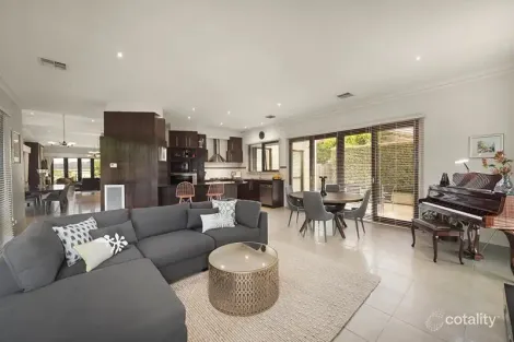 Property photo of 38 Hinkler Road Glen Waverley VIC 3150
