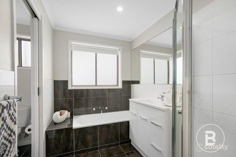 Property photo of 2/1167 Geelong Road Mount Clear VIC 3350