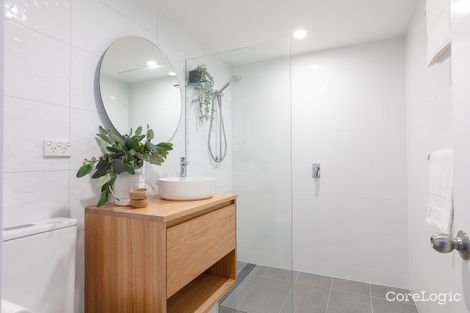 Property photo of 220/85 Deakin Street Kangaroo Point QLD 4169