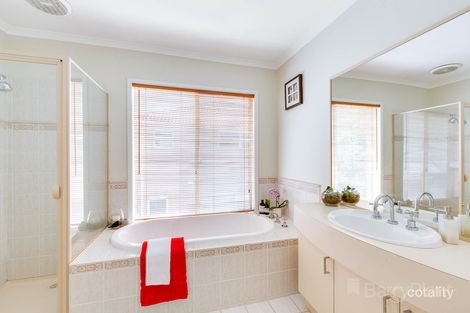 Property photo of 52 Botanic Drive Hillside VIC 3037