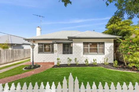 19 Sydenham Ave, Manifold Heights, VIC 3218