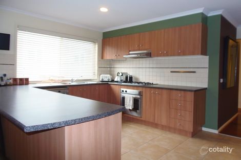 Property photo of 13 Willandra Loop Caroline Springs VIC 3023