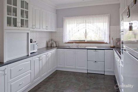 Property photo of 60 Weebar Road Drouin VIC 3818