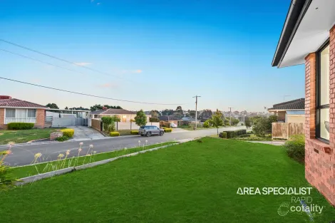Property photo of 15 Meredith Crescent Hampton Park VIC 3976