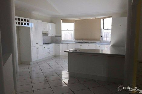 Property photo of 2 Amronel Close Innes Park QLD 4670