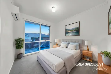 Property photo of 15 Meredith Crescent Hampton Park VIC 3976
