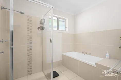 Property photo of 5 Dundale Crescent Estella NSW 2650