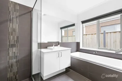 Property photo of 13 Cape Way Armstrong Creek VIC 3217