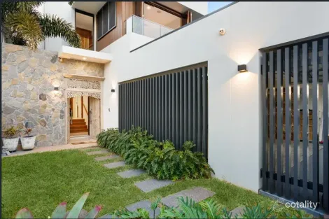 Property photo of 28 Evandale Crescent Miami QLD 4220