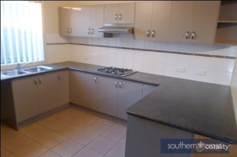Property photo of 10 Carmody Court Cranbourne VIC 3977