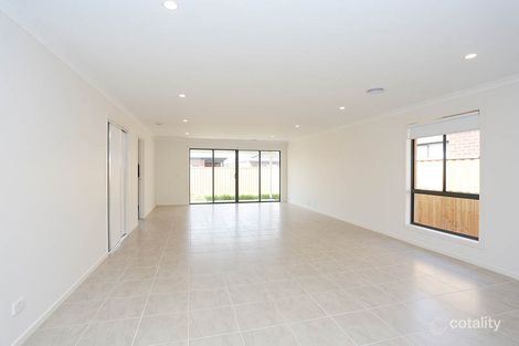 Property photo of 16 Moorabool Grove Wollert VIC 3750