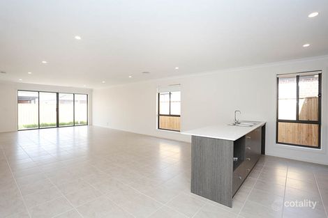 Property photo of 16 Moorabool Grove Wollert VIC 3750